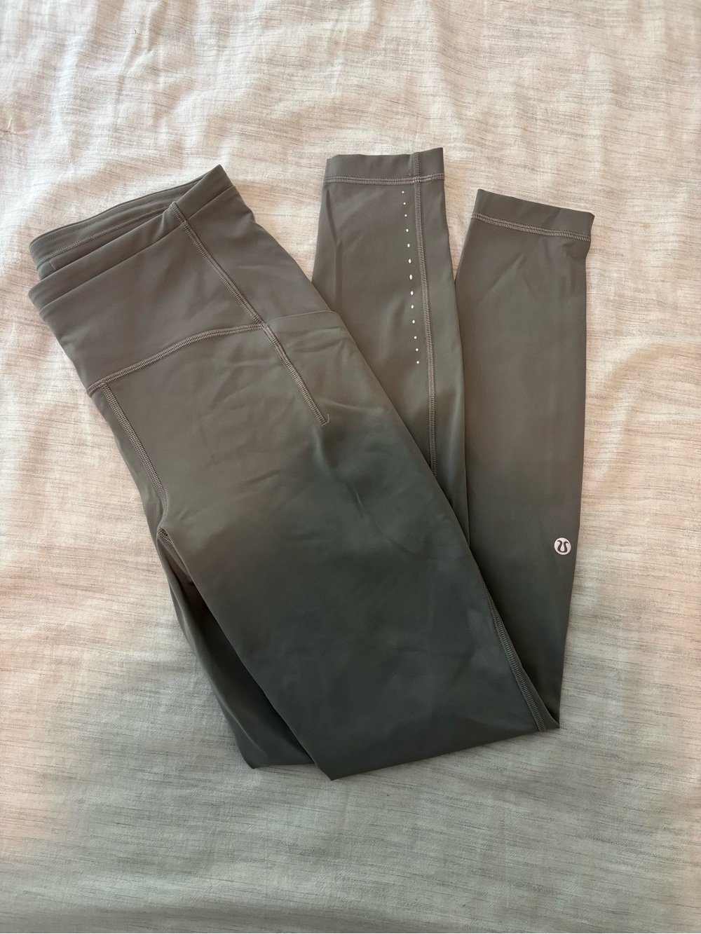 lululemon athletica Women’s leggings- Gray Reflective Dot